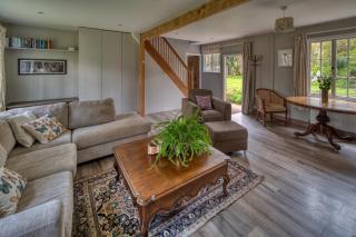 Tranquil Woodland Cottage, 10-Min Drive to Clifton - Pill - 4