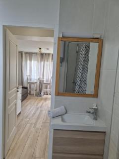 Studio à Bagneux avec terrasse privée, parking et climatisation payants - 5