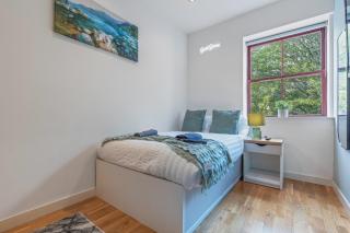 Spacious Central Leeds Flat - Sleeps 8 - View City Centre - Central Station - 9