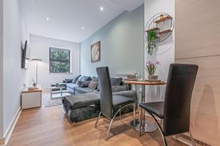 Spacious Central Leeds Flat - Sleeps 8 - View City Centre - Central Station - 4