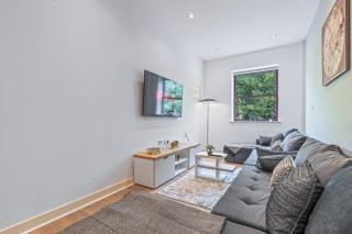 Spacious Central Leeds Flat - Sleeps 8 - View City Centre - Central Station - 8