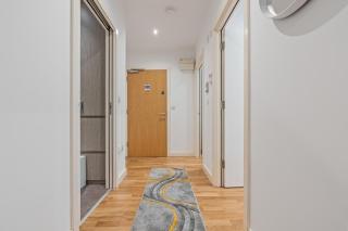Spacious Central Leeds Flat - Sleeps 8 - View City Centre - Central Station - 1