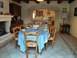 Gîte familial avec jardin, cheminée et équipements bébé – Bellevigne, Charente - FR-1-653-149 - - 1