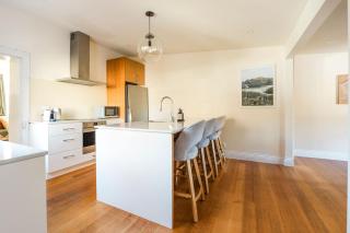 Rivulet Retreat - Cosy South Hobart Home & Parking - 4