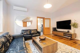 Lochner Corner - Restful Hideaway near Dining and CBD - - 5