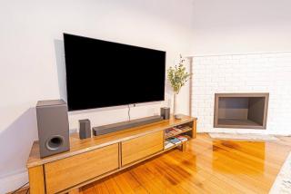 Lochner Corner - Restful Hideaway near Dining and CBD - - 3