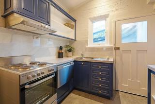 Lochner Corner - Restful Hideaway near Dining and CBD - - 2