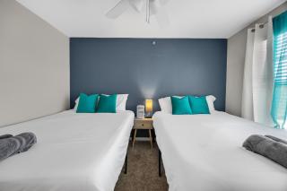 3BR Luxe Oasis near Downtown, Pool, Gym, Bball Crt - 6