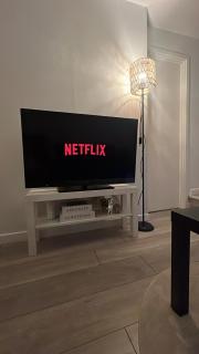 Small 1 Bed Apartment - Free Parking!!! - - 0