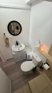 Small 1 Bed Apartment - Free Parking!!! - 1