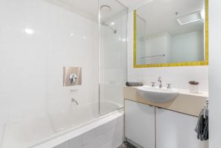 Complete Host Eight Apartments - Melbourne - 3