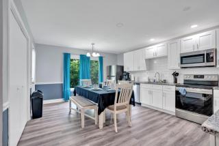 Shades of Gray 4BR Home w Mini Fridges - 3