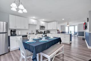 Shades Of Gray Clean, Updated, & Comfy - Clarksville - 2