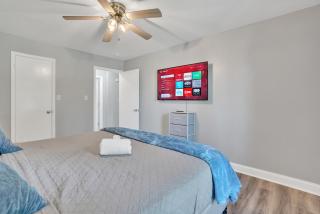 Shades Of Gray Clean, Updated, & Comfy - Clarksville - 9