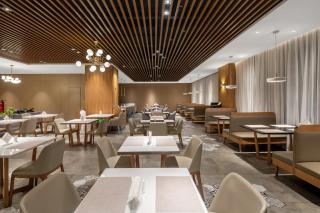 Chengdu Yueming Hotel,2-min walk to metro,Close to Kuanzhai Alley and Jinsha Site Museum, International Traveler Friendly,Free self-service laundry&coffee, Free Chengdu snacks& Chinese tea,Free high-speed WIFI,Free travel consulting service - 2