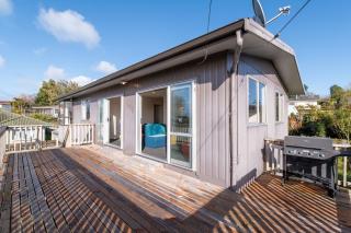 Serenity Lakehouse - Rotorua Holiday Home - 5