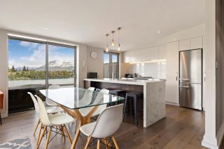 Penthouse 8 | Walk to Lake & Town - 9