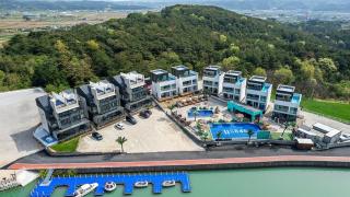 Lasia Spa and Pool Villa - 3