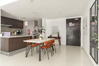 Silkhaus Refined 2BDR Living in Horizon Towers - 4