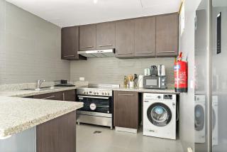 Silkhaus Refined 2BDR Living in Horizon Towers - 1