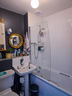 Bright Double Room in Leith - Near Tram & Shore - Edinburgh - 9