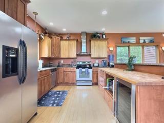 Hunny Tree Hive Hot tub Fire pit Grill Goats - 8