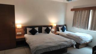 HOTEL GOLDEN PALACE & ROOMS - 9