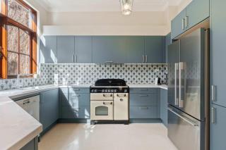 Chic Coastal Living in Balmain East with Parking - 8