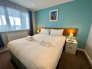 Lighthouse View 9, Golden Bay, Coastal Retreat with Balcony & Sea Views - Westward Ho - 1