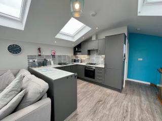 Lighthouse View 9, Golden Bay, Coastal Retreat with Balcony & Sea Views - Westward Ho - 8