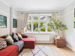 Lovely 4 bed Wimbledon and Parking - 0
