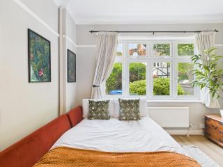 Lovely 4 bed Wimbledon and Parking - 4