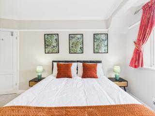 Lovely 4 bed Wimbledon and Parking - 7
