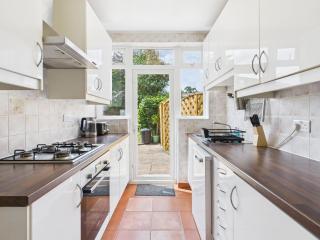 Lovely 4 bed Wimbledon and Parking - 4