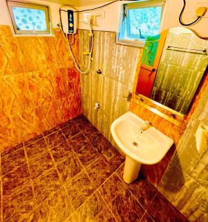 Lovely lodge & Hostel - 5