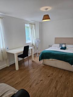 Luxury Kingsize Bedroom with Private Toilet- Central Dartford - Dartford - 7