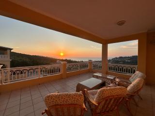 Sunsets and large pool in comfy Villa Avra Arillas - Arillas - 0