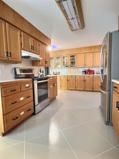 Spacious Getaway Two Homes on a Tranquil Vineyard Ideal for Large Groups - Keremeos - 3