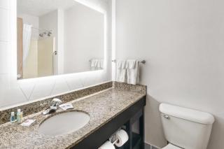 Comfort Suites Clackamas - 2