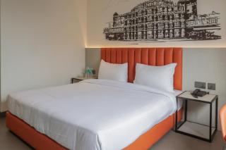 Lakefront Hotel by Brijwasi - 7