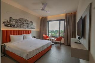 Lakefront Hotel by Brijwasi - 5