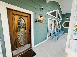 Beachside Get-A-Way - Walk to the Beach - 3 Bedroom 2 Bath - 5