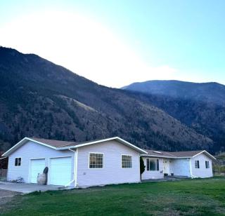 Vineyard Vacation Home Hot Tub Sunroom - Keremeos - 5