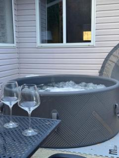 Vineyard Vacation Home Hot Tub Sunroom - Keremeos - 8