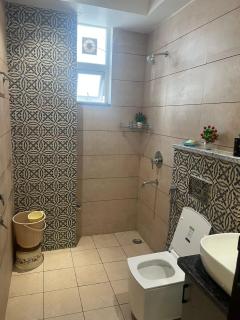 Gateway 2Heaven Modern Lux 2BHK Flat Terrace View Tapovan Rishikesh - Rishīkesh - 2