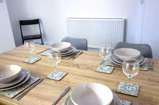 Spacious 3-Bed Home, Garden, Free Wi-Fi, Contractors - 7