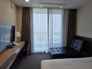 Riviera Hotel Yeongjong - 1