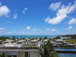 Ocean and Golf Apartment, Azuri Sea view & Sunrise - Roches Noires - 0