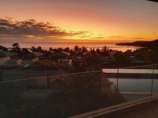 Ocean and Golf Apartment, Azuri Sea view & Sunrise - Roches Noires - 8
