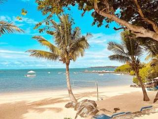 Ocean and Golf Apartment, Azuri Sea view & Sunrise - Roches Noires - 2